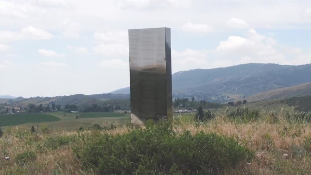 GeneralMCNews's tweet photo. BREAKING: Another mysterious, reflective monolith has popped up in the US, this time in northern Colorado. https://t.co/DTtrBbClZT