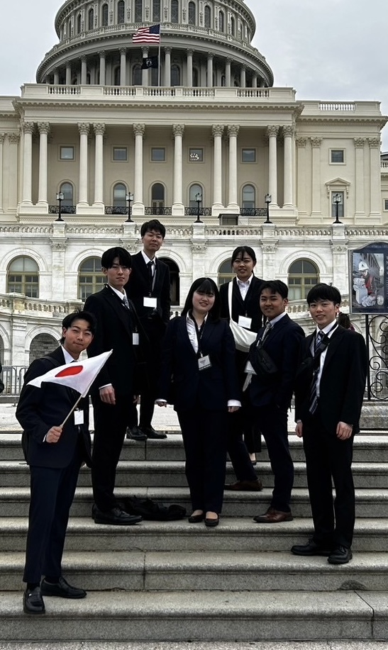 wasedaweekly's tweet photo. 【ぴーぷる】
複数の国際法模擬裁判大会で日本代表に! 勝利の鍵は準備と組織力
学内外のチームで #Jessup2024 など模擬裁判大会に出場した中花田さん。その経験から初心者や学年の壁を越えて意見を出し合える、チーム全体のコミュニケーションの大事さに気づいたそう。
https://t.co/n82AfERbPj https://t.co/bGUsqbucKf