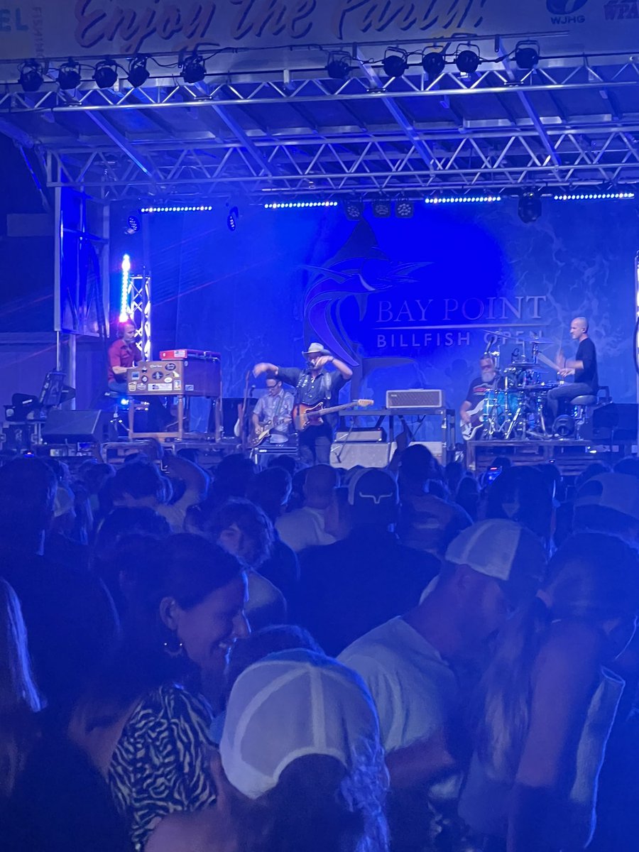 A little <a href="/RandyHouser/">Randy Houser</a> on hump day!!  #baypointbillfish