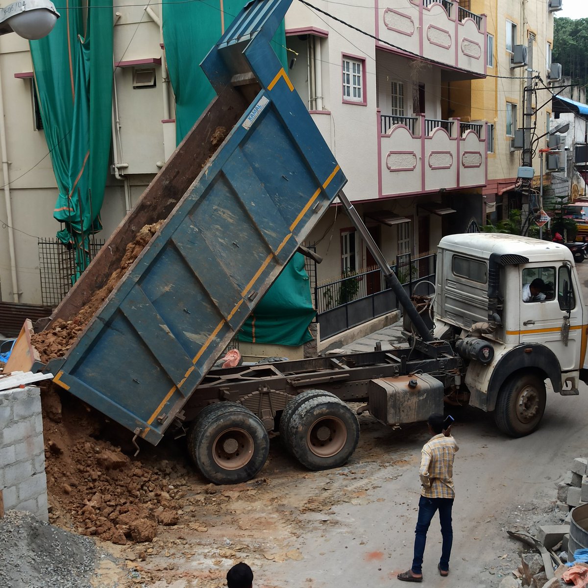 ankan_bhatt's tweet photo. This NOISY Construction work in my residential areas is beginning before 7AM for last 1month and not stopping despite multiple requests.
Address: Thimma Reddy Layout, 2nd Cross, Old Airport Road, Opposite ISRO. The noise is defening, constant. Please take immediate action.
#BBMP https://t.co/LaPUuTvqiz