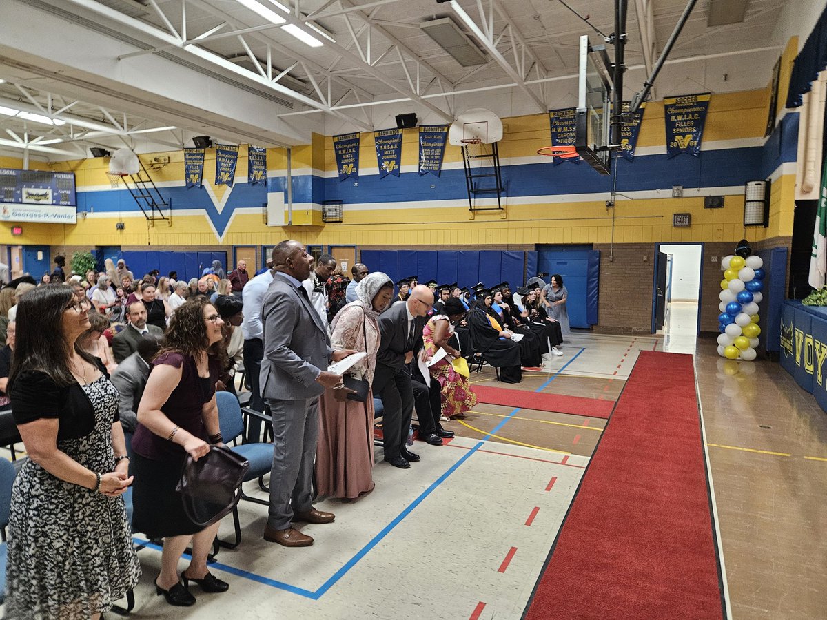 HDjieuga's tweet photo. Felicitations aux finissants de @ES_GPVA 
Nous avons senti le poids de l'heritage d'une de nos plus anciennes écoles. Allez et brillez de milles feux! 
Une belle équipe pour une belle céremonie!
@CSViamonde @KW_Hugues https://t.co/h6nBwEMdfw
