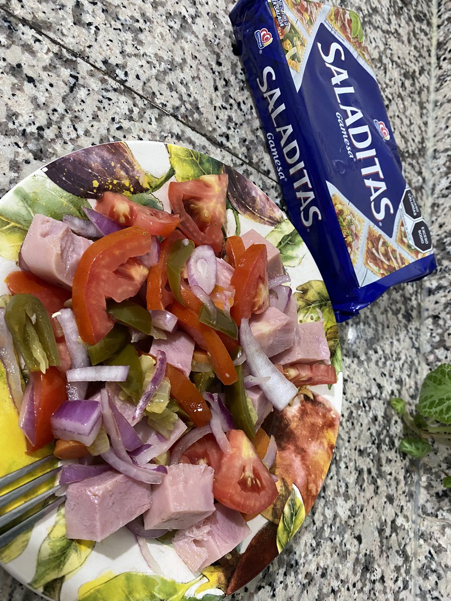 Hisoymario's tweet photo. Con Saladitas #Gamesa todo va bien !! https://t.co/3ptniRd5RM