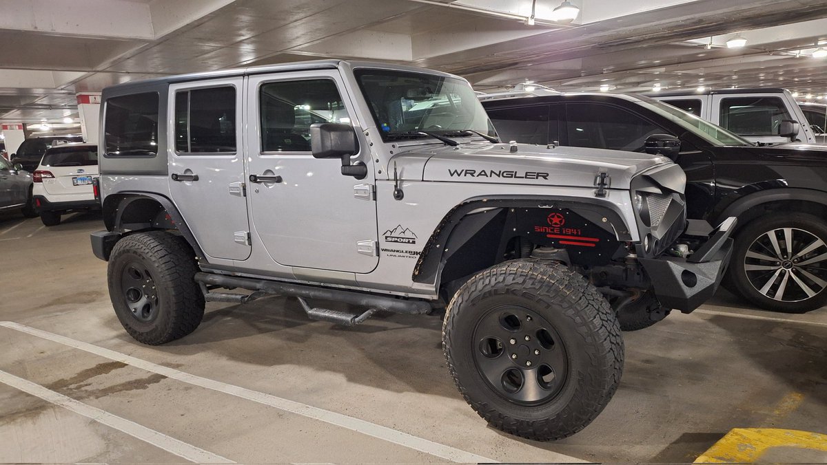 GeekOfAllTrades's tweet photo. As much as i loved @MiningDisrupt in #Miami i gotta say I've been looking forward to driving my #jeep back in #Chicago all week
#jeeplife #DaBears #itsajeepthing #since1941 #changeyourpassword https://t.co/SAtFLHOYZ2