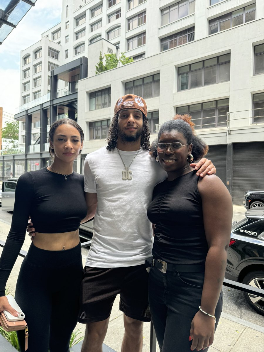 ketsstyles's tweet photo. Curly cut? I did that… Congratulations  @kingcarter2225 on making your dream a reality 🏀🥳 https://t.co/Vuobl3wTZj