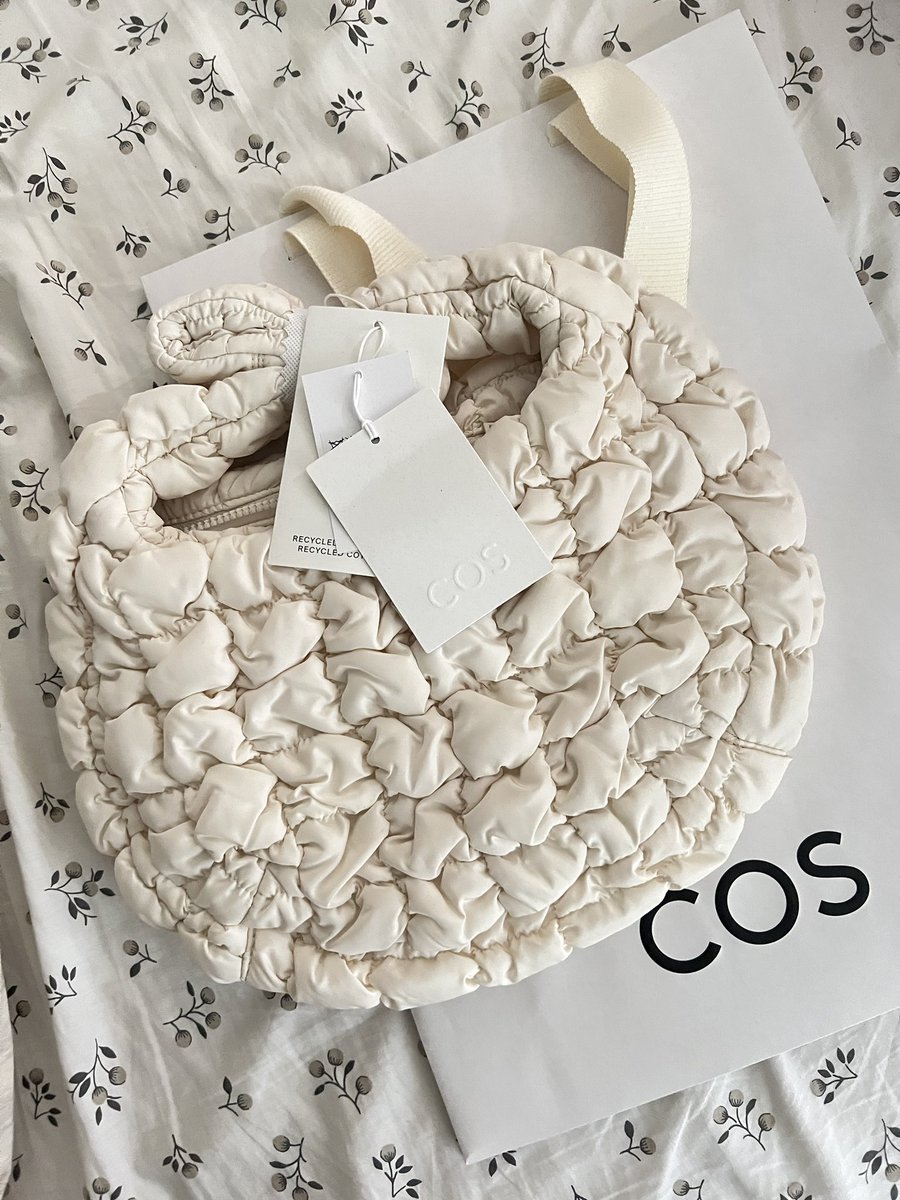 kn_eau's tweet photo. พร้อมส่ง Cos Quilted Bag mini สีครีม
ราคา 2,200 รวมส่งค่ะ มี 1 ใบ
#costhailand #cosmini https://t.co/Z0Q4M0DCWp