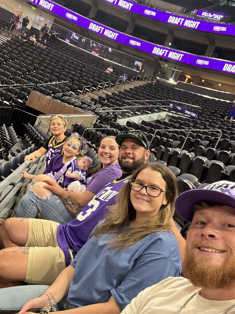 ally_ferre's tweet photo. #NBADraft https://t.co/xhOiOG5T6I