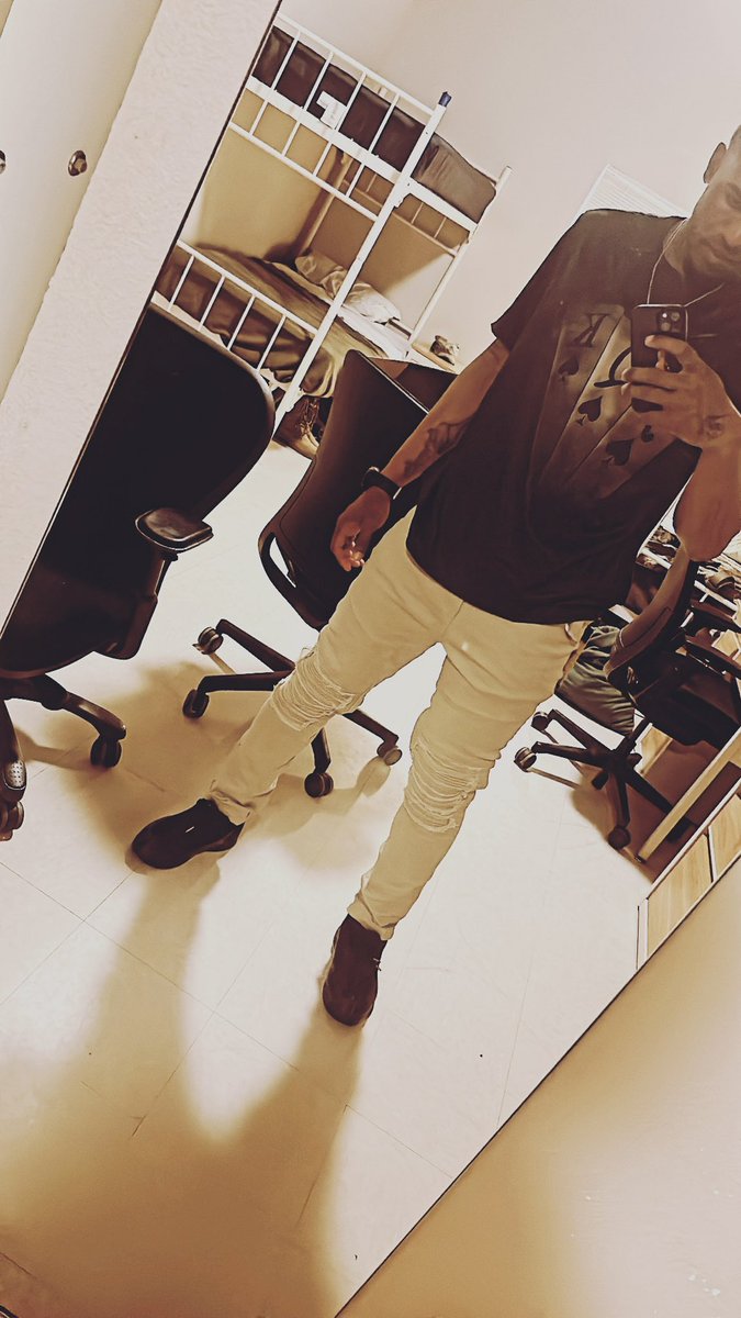 yungflight24's tweet photo. I make the fit…… it don’t make me‼️ https://t.co/LwqTfvlhHp
