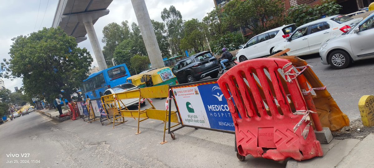 halairporttrfps's tweet photo. Attention IT employees commuting via ORR: Please use the service road to reach your destination. The road connectors at New Horizon and KLM Mall will be closed to alleviate congestion. Your cooperation is greatly appreciated! 🚗🙏 #TrafficUpdate https://t.co/ouwrv78oRx