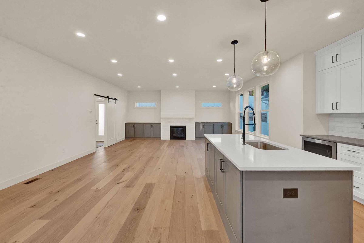 taraparas's tweet photo. 🏡 Brand New 3905 S Holladay Ct, Holladay, UT 🛏️ 4 Beds🛁5 Baths📐 3,667 Sqft $1,349,000 Open House 6-27 11 - 1 PM Modern elegance with quartz countertops, stainless steel appliances, Prime location near Holladay &amp; Millcreek. Paras Real Estate🌟
https://t.co/7qEC8ifGQA https://t.co/zJWiA6pLj4