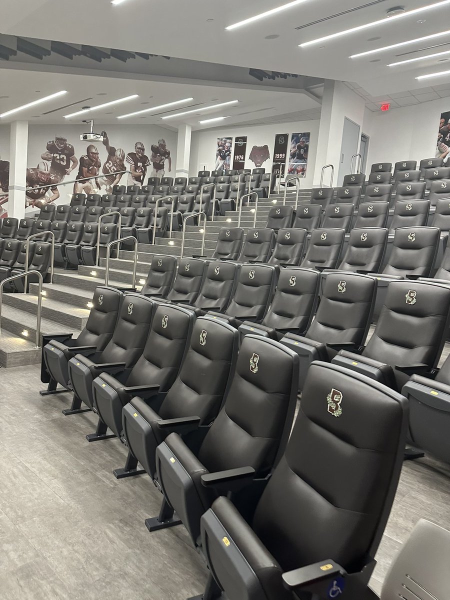 AReeseRoberts's tweet image. After a great camp I am exited to say I got offered by Brown University thank you  
@BrownHCPerry 
@CoachW_Edwards 
@coach_jonke @coach_marini 
 @BrandonHuffman 
speed kills 4.42 40
#ivyleague