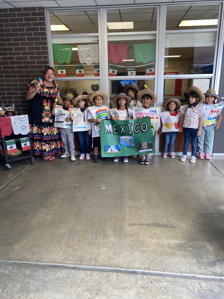 juvemarin13's tweet photo. Awesome job teachers! Parade was a success! #Chooseyourdestination #CampCalvert https://t.co/Z7hqh0nDwJ