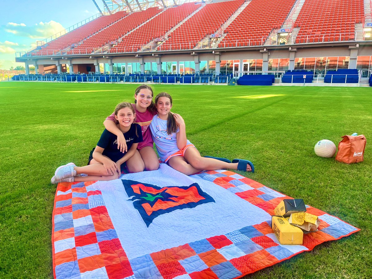ChasseConque's tweet photo. Evening with my crew before major construction begins soon - what a beautiful night at Vackar Stadium!
Three special young ladies who allow me to do what I love. Can’t wait until August 30, 2025✌🏼🏈✌🏼
#VackarStadium #RallyTheValley https://t.co/s7l6zgmlOK