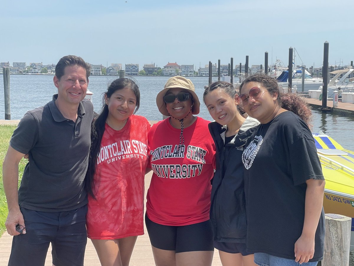 MSUjellyfish's tweet photo. Fantastic day on the water with ⁦@tedgreenbergNBC⁩ ⁦@NBCNews⁩ collecting #jellyfish ⁦@MSUCSAM⁩ ⁦@montclairstateu⁩ https://t.co/bHOQnSa0NJ