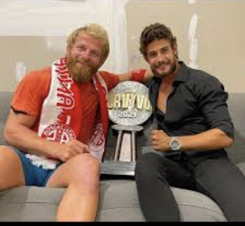 ememre's tweet photo. "Bir kupa iki şampiyonluk vol 2" geliyor☺️☺️
Kalan can sayıları;
Daniel: 5
Dalaka: 3
Fanis:2
#survivorGR #Survivorallstar2024 #BatuhanKaracakaya #DanBat https://t.co/E9PAPZiKag