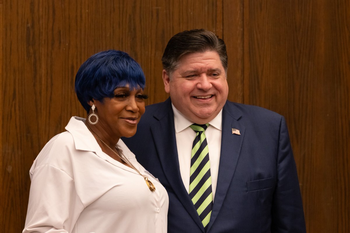 ChiPublicHealth's tweet image. Today, CDPH Commissioner Dr. Simbo Ige and Gov. Pritzker were among those who launched the HIV Getting to Zero IL Plan 2.0. Together, they recommitted to ending the HIV epidemic in IL by 2030, and Dr. Ige signed the Paris Declaration 4.0. #GTZIL2030 #EndHIV #CDPH