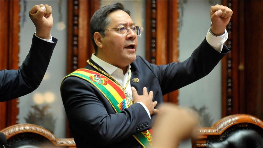 xioveryhernand1's tweet photo. @GHNordelo5 @DurruthyJulia @Gabriela_RA98 @SantosNorlenis @KmiloMayet66 Vence la izquierda. Se retiran los militares después de tirar gases lacrimógenos frente al palacio de gobierno
Queda sin efecto el golpe de estado. El gobierno de Bolivia nombra nuevo mando militar. La expresidenta golpista y Camacho son detenidos
#CDRC https://t.co/o9WTiIXcEa