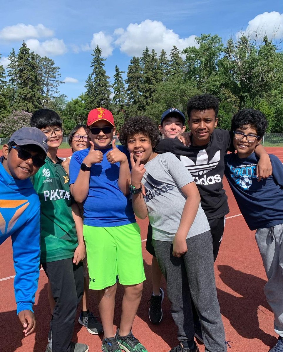 EPSBNews's tweet photo. Goodbye textbooks, hello sunshine! 😎 It’s time to enjoy a well-deserved rest and explore all that summer has to offer. Be safe, soak up all the fun and make every moment count. We can’t wait to welcome you back for another exciting school year, starting August 29. #EPSB #yeg https://t.co/F72NbvJC53
