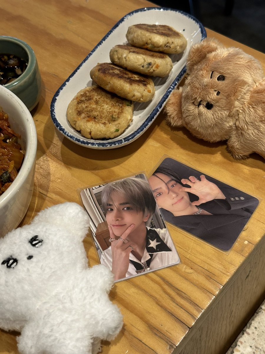 rosiebyeol's tweet photo. must needed reunion🫶🏻 https://t.co/LvLSQthdJk