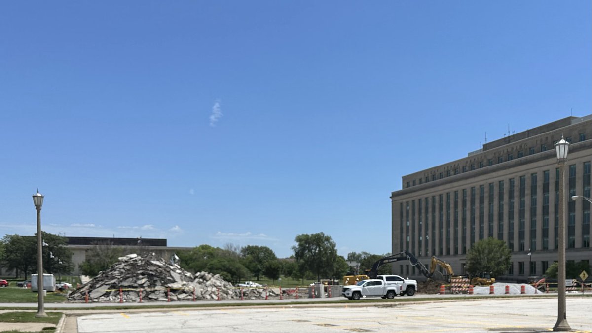 janet4iowa's tweet image. Gov Reynolds turned down $30 million in funding for the summer food program for Iowa kids, but she signed off on using $14.6 million + $18.7 million in federal funds (ARPA) to fix up this parking lot and office by the Capitol and office space on Park Ave.