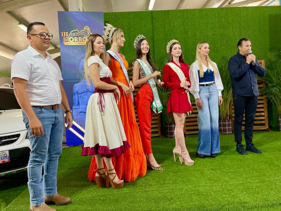 Mis felicitaciones a todas las reinas de las Ferias Morros 2024 por su destacada participación. 

Hoy hicimos entrega de los premios cortesía de nuestros patrocinantes y gracias a nuestro Presidente <a href="/NicolasMaduro/">Nicolás Maduro</a>.

¡Que viva la belleza guariqueña!