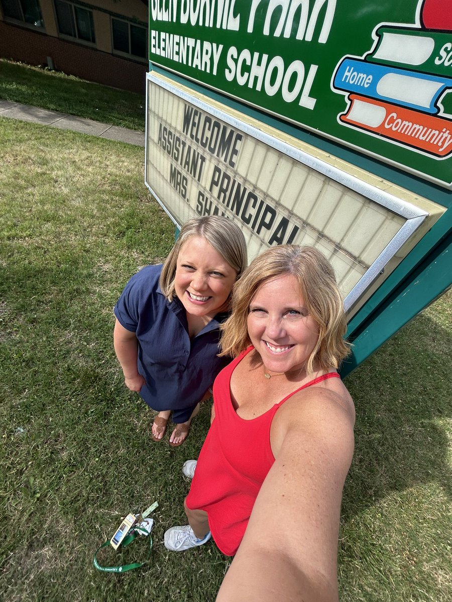 gbparkaacps's tweet photo. No first day jitters here!  Mrs. Shaul is home! #AssistantPrincipal #APfirstday @AACountySchools https://t.co/SMxxTYAVds