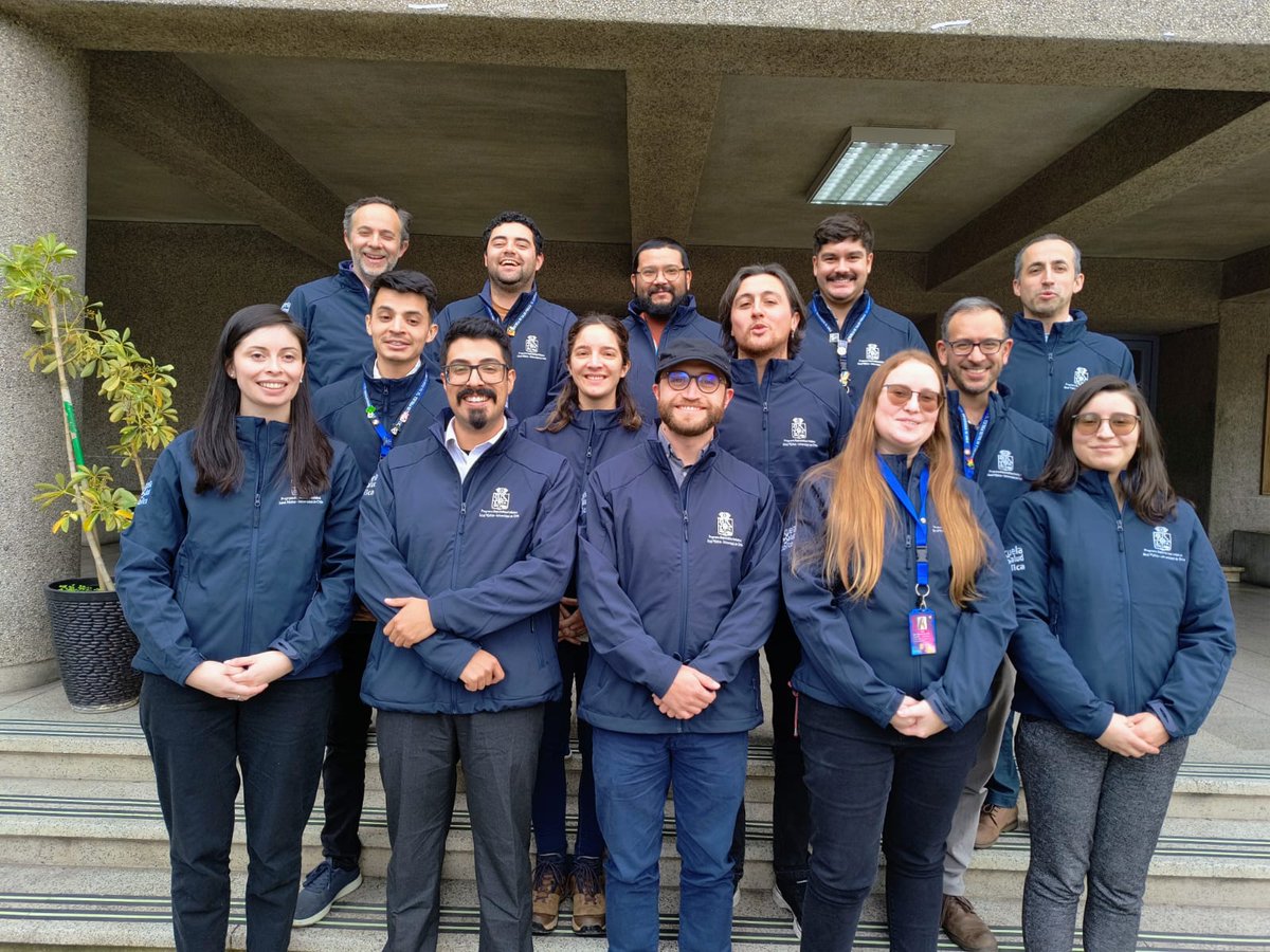 esp_uchile's tweet photo. 🎉Hoy se realizó el Cierre Rotación Electiva R9 de la Especialidad en Salud Pública dictada por nuestra EScuela de Salud Pública @uchile 
Después de 3 años nos dejan nuestros especialitas
🎈Toda la suerte a Pablo Godoy Veas, Mary Hatton De Heeckeren y Roberto Peña Avendaño https://t.co/ncpQmL7W9h