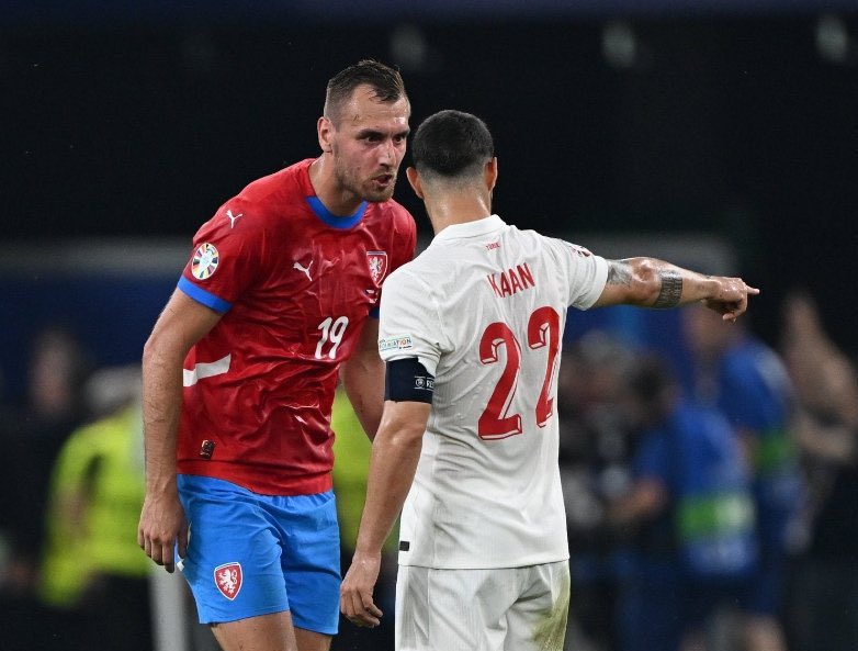 Derhal burayı terket kardeşim...
 <a href="/mehmetdemirkolb/">mehmet demirkol</a>