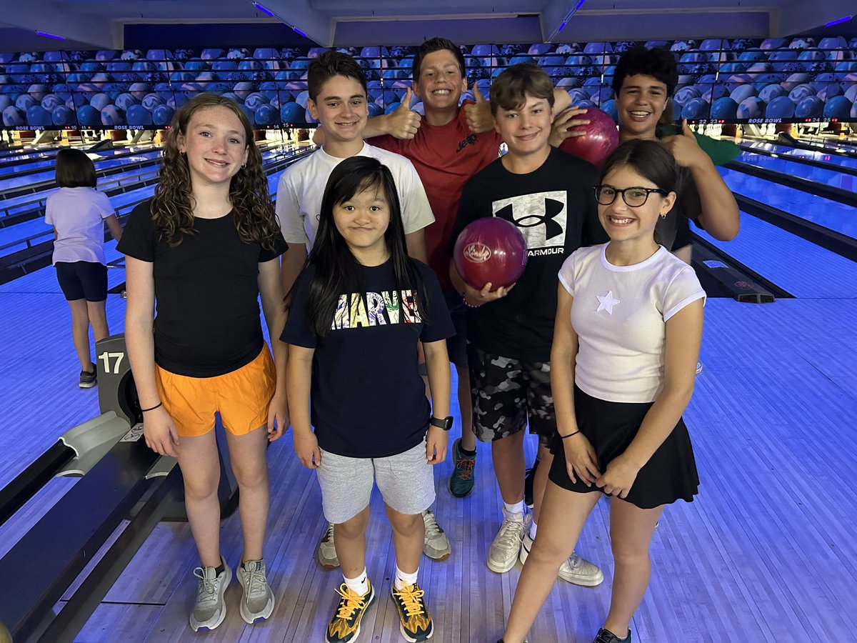 Our grade 3/4 to grade 8 classes had a fantastic time bowling today! 🎳