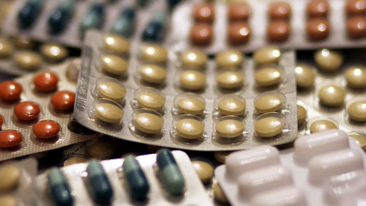 RegioSaarland's tweet photo. Die Ampelkoalition hat ihren Streit um‌ die⁣ Geheimhaltung der von den Krankenkassen und der Pharmaindustrie verhandelten Preise ⁤für neue Medikamente durch einen Kompromiss beigelegt.

Kompromiss zurGeheimhaltung
Der Kompromiss sieht laut eines #Berli
https://t.co/aFGelWCgcH https://t.co/bgMqQ8bCrd