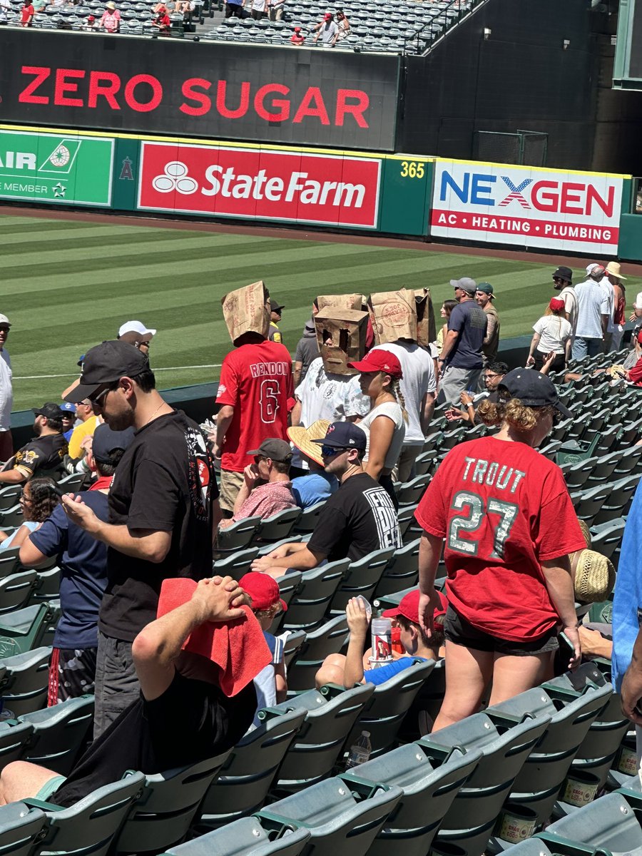 JackJanes_'s tweet photo. Bags are back out in Anaheim. https://t.co/52Frx92NwK