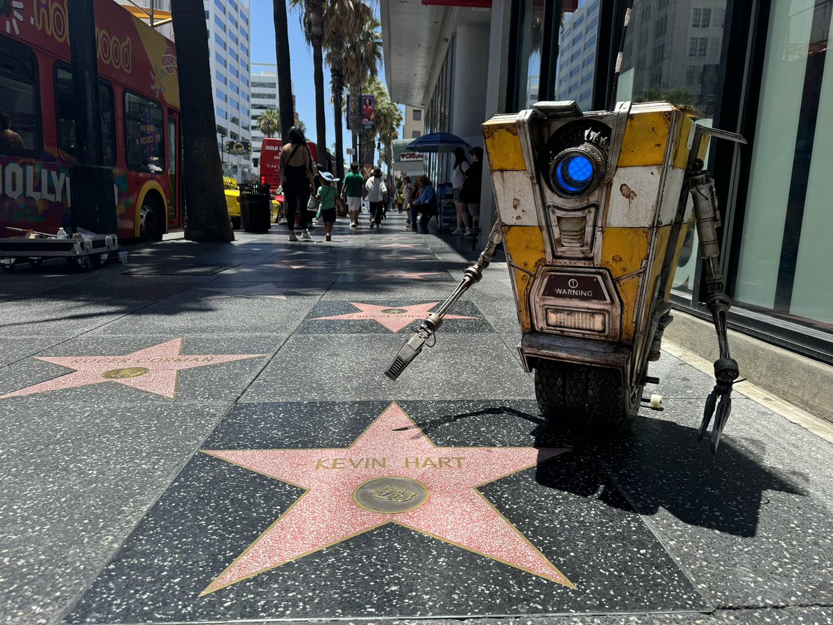 BorderlandsFilm's tweet photo. For some reason I have an unfathomable interest in this particular ground star! #ClapTrappedOnEarth https://t.co/X8e1FdFMdd