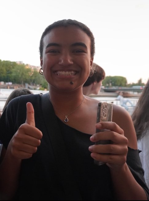 measkyy's tweet photo. During our summer soccer break, I’m relaxing in Paris! https://t.co/iaE0uSY9Vt