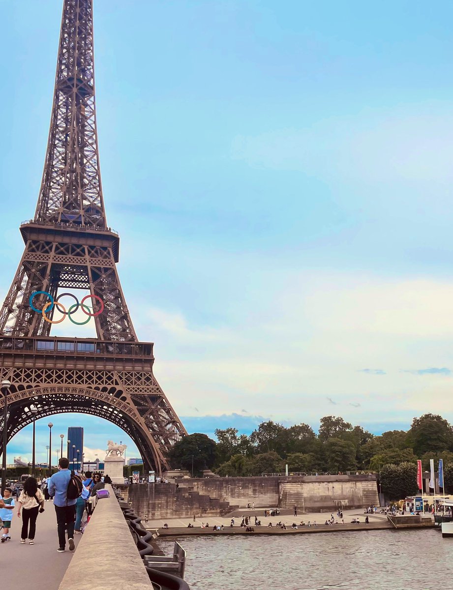 measkyy's tweet photo. During our summer soccer break, I’m relaxing in Paris! https://t.co/iaE0uSY9Vt