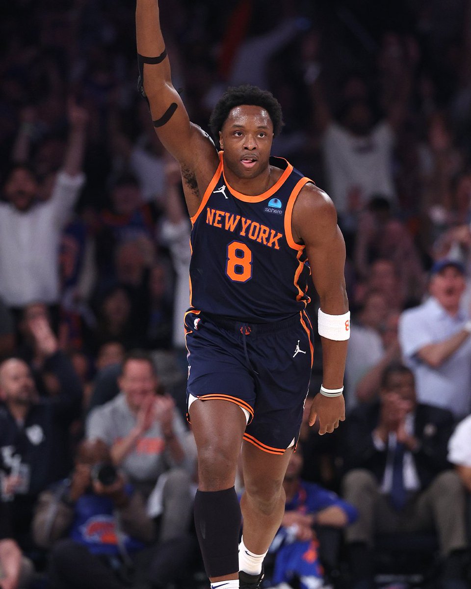 YahooSports's tweet photo. BREAKING: OG Anunoby intends to sign a five-year, $212.5M deal to come back to the Knicks, per @wojespn. https://t.co/LXJ6mrcGwS