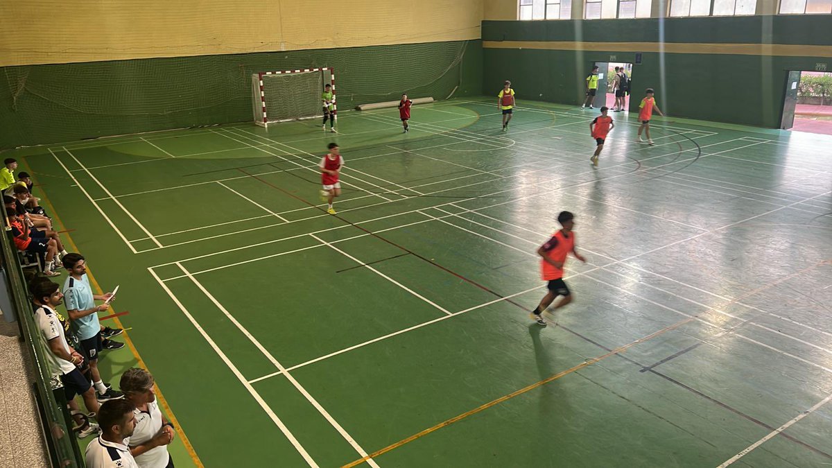 MalagaFS's tweet photo. 🆕 𝐂𝐀𝐍𝐓𝐄𝐑𝐀 | Muy agradecidos con todos los que han participado en unas nuevas jornadas de captación de jugadores en categoría cadete y juvenil.

💪🏻 Seguimos trabajando en cuidar y consolidar un ilusionante proyecto de formación.

#GoUMA 💚 https://t.co/mCMZ9Nv9OT