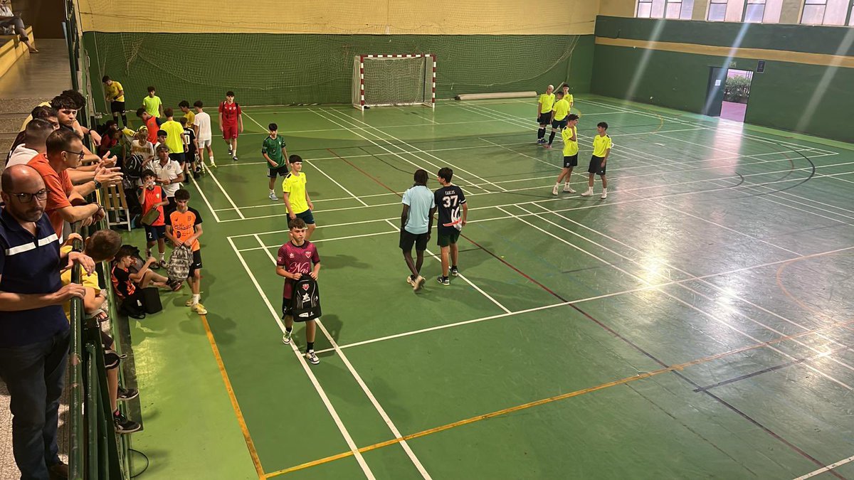 MalagaFS's tweet photo. 🆕 𝐂𝐀𝐍𝐓𝐄𝐑𝐀 | Muy agradecidos con todos los que han participado en unas nuevas jornadas de captación de jugadores en categoría cadete y juvenil.

💪🏻 Seguimos trabajando en cuidar y consolidar un ilusionante proyecto de formación.

#GoUMA 💚 https://t.co/mCMZ9Nv9OT