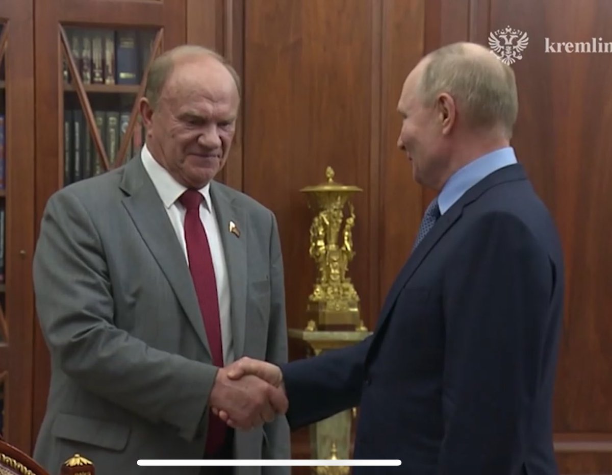 У меня только один вопрос. Куда Путин дел патриарха, с которым провел вечер?  Как было бы здорово, если бы он аки отец Звездоний благословил дорогого лидера Компартии