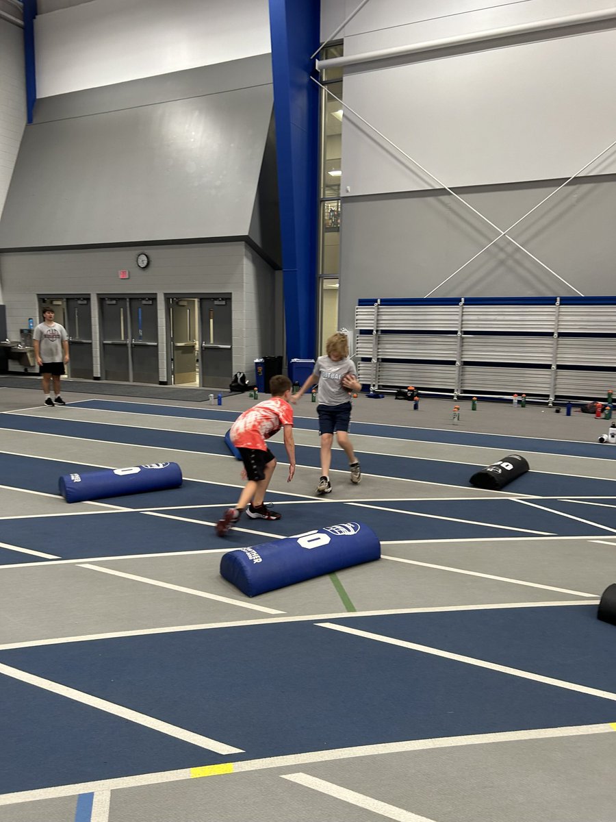 cyflrockets's tweet photo. 🚀Day 3 of CHS Rockets Youth 🏈Camp.  1v1 drills and 2 hand touch games.
@CHSFootball100 @Central301 https://t.co/2BgXK0iedh