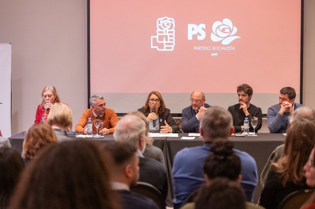 VariniaDrisun's tweet photo. En tiempos donde la derecha avanza cuestionando la democracia y donde el socialismo tiene un rol clave en defenderla, es una alegría que Mónica Fein asuma la presidencia del Partido Socialista a nivel nacional, junto al Comité Ejecutivo. https://t.co/yq395WcpTw