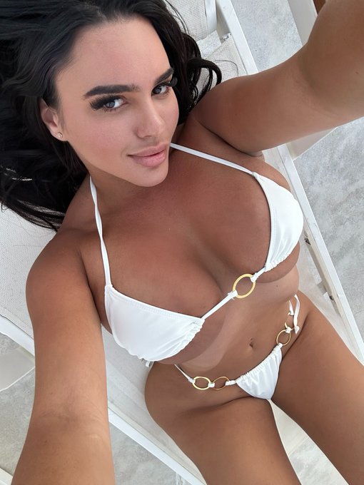 4 pic. Vacation with me ? https://t.co/NxZyONmQu4