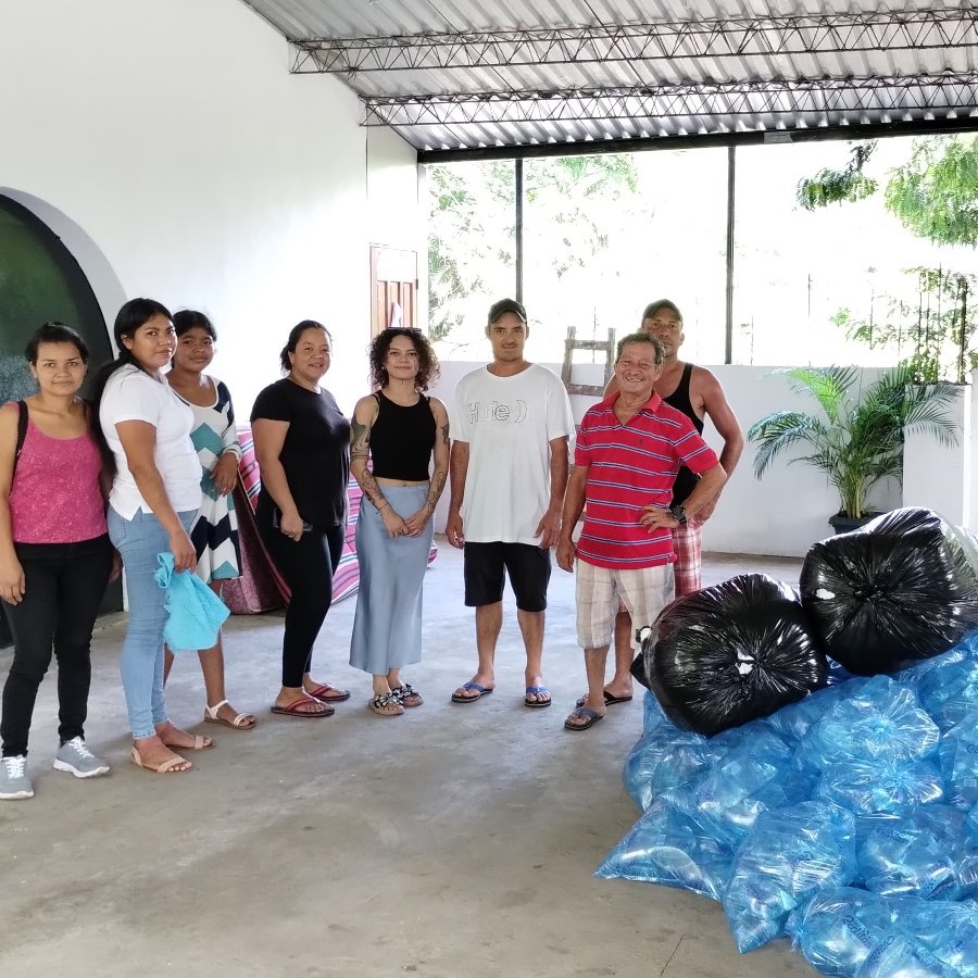La Asociación de Desarrollo Comunal local de Playa El Tunco recibió donaciones de almohadas del Hotel Suites Las Palmas y agua de Agua Las Perlitas y CASATUR. Estas acciones refuerzan el compromiso de ayudar al pueblo salvadoreño afectado por las recientes lluvias en  el país.