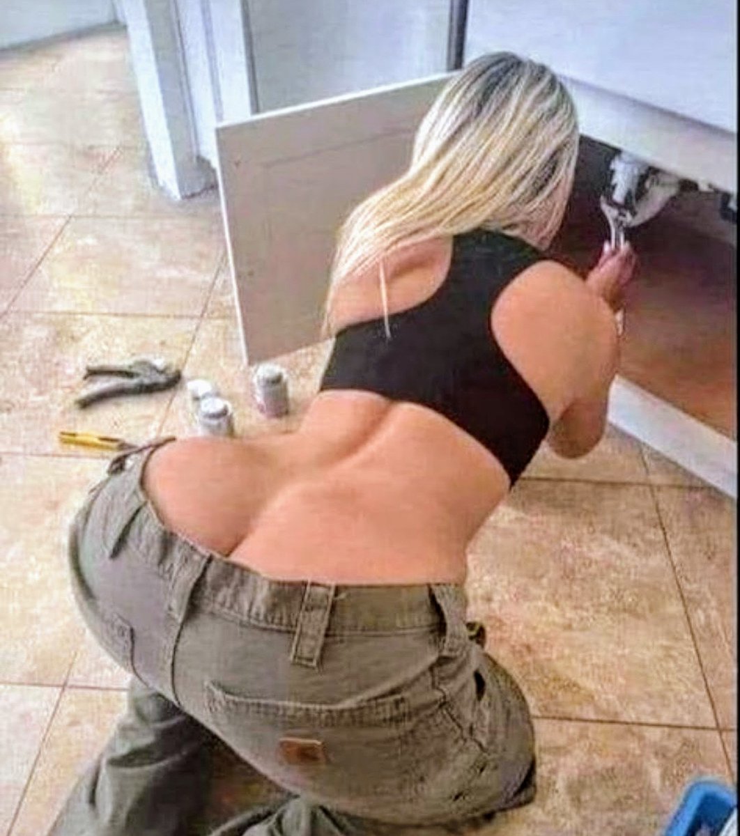 Bluestown901's tweet photo. I Have a Whole New Appreciation of 'Plumbers Crack' 🤠👍🏻 https://t.co/IeENrFe7lq