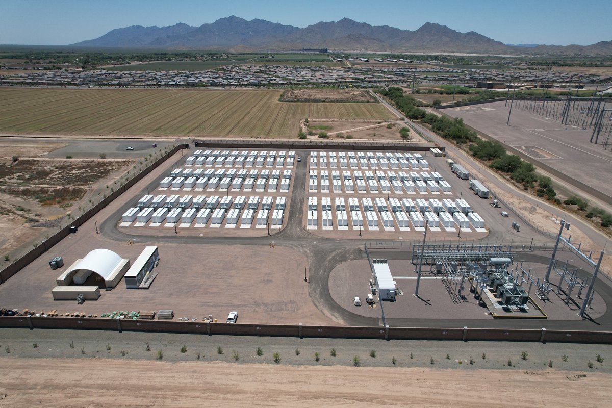 Tesla_Megapack's tweet photo. Plus Power and @SRPconnect are adding more Megapacks to the Arizona grid - Sierra Estrella will be the largest standalone battery in Arizona and with Superstition the combined 340 MW / 1,360 MWh will help maintain reliable power during Arizona's hot summers https://t.co/CSuv490s5V