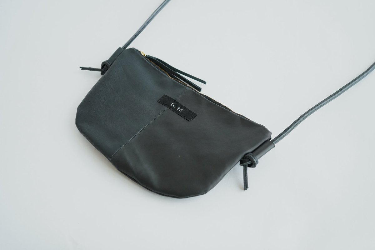 tete_bag's tweet photo. 革を継いでサコッシュを作りました✨
がま口財布同様端切れの革を使用して　たサスティナブルプロダクト🪡ほぼ一点もの

本日のお昼まで12:59オンライン先行販売しています。https://t.co/Caz8pIGoJ5 https://t.co/sb8FpAmqrv