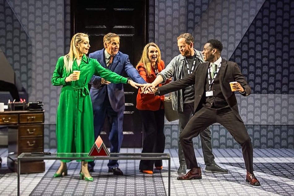 BehindTheArras's tweet photo. Why do we need an election next week when we already have a new Government sitting in the chamber @MalvernTheatres with #PartyGames supplying all the chaos and dodgy dealing (and laughs of course) we will ever need. Someone must have voted for them!
https://t.co/TyLVVWIUBS https://t.co/gx9PP2b3bw