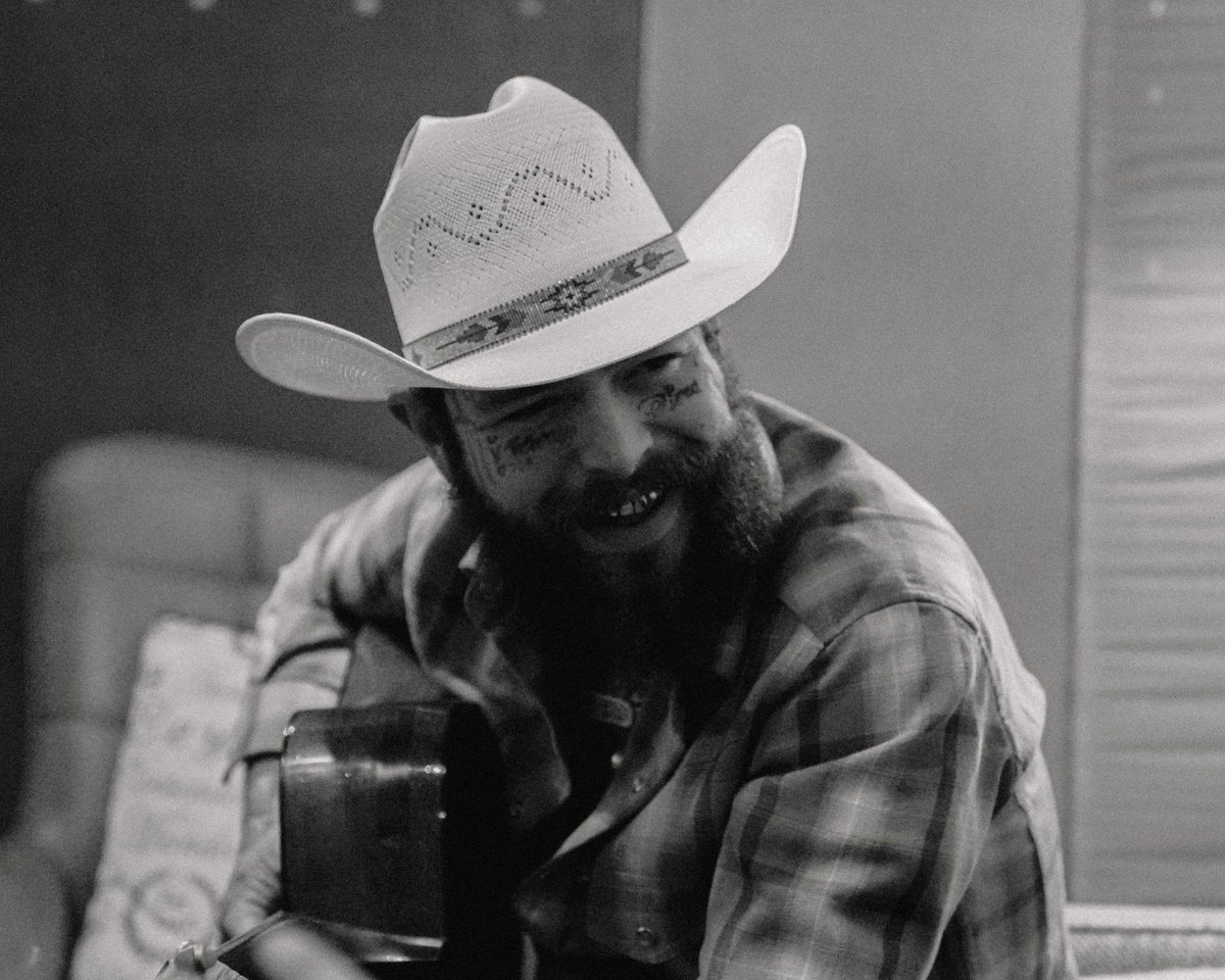 glittermagazine's tweet image. Post Malone teases a snippet from his upcoming collaboration with Chris Stapleton. Have you listened to it yet? 

#PostMalone #ChrisStapleton