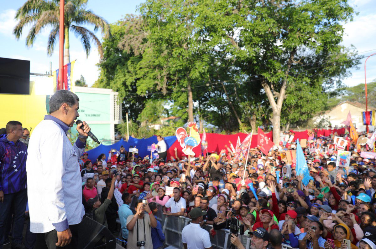 Alfred Nazareth (@luchaalmada) on Twitter photo #Ahora Pdte. <a href="/NicolasMaduro/">Nicolás Maduro</a>: En Venezuela el presidente lo elige el pueblo, no el imperio ni los apellidos.
#26Jun
#NicoTieneElSon #Ahora Pdte. <a href="/NicolasMaduro/">Nicolás Maduro</a>: En Venezuela el presidente lo elige el pueblo, no el imperio ni los apellidos.
#26Jun
#NicoTieneElSon