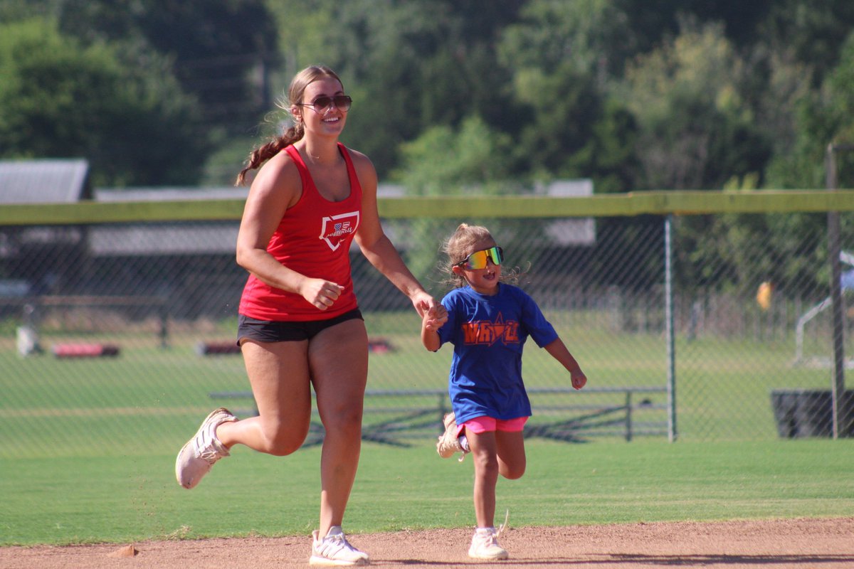 _VHSSoftball's tweet photo. That’s a wrap! Thank you to all of the parents that allowed their kids to participate. The campers had a great time and learned skills that will help them continue to grow in softball! 💙❤️🥎 #warhawksoftballcamp2024 https://t.co/jqYnwfNxkE