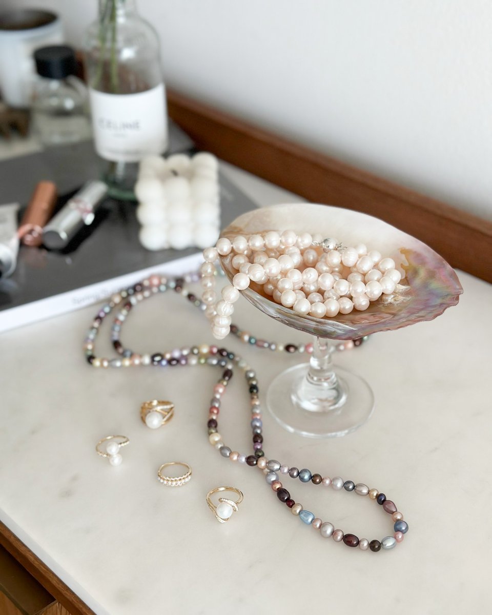 From classic strands to modern designs, discover the timeless beauty of pearls that never goes out of style. 🌊💎 bit.ly/3VdtxsT #effyjewelry
