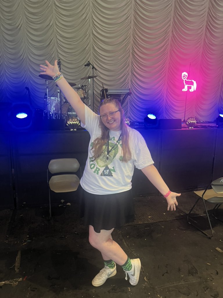emilysinger4's tweet photo. Drove highways and byways from Cincy to Blossom for @NiallOfficial part two with my best friend. If our 12 year old selves could see us now, they would scream and cry. (Just like we will be doing tonight). 🍀🇮🇪🥹💚 @NiallTourNews #TheShowLiveonTour https://t.co/ouVm0E7v9X